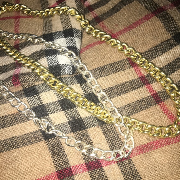 Simple metal medium sized chains - Picture 1 of 1